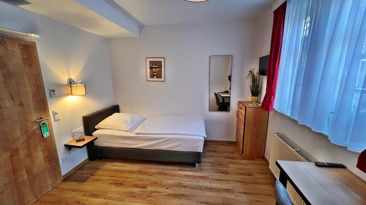 סלינגסטדט Hotel Zu Den Drei Kronen מראה חיצוני תמונה