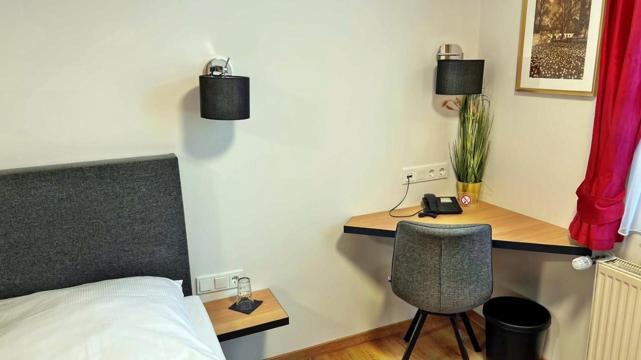 סלינגסטדט Hotel Zu Den Drei Kronen מראה חיצוני תמונה