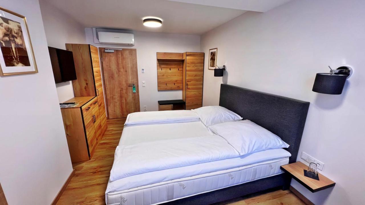 סלינגסטדט Hotel Zu Den Drei Kronen מראה חיצוני תמונה
