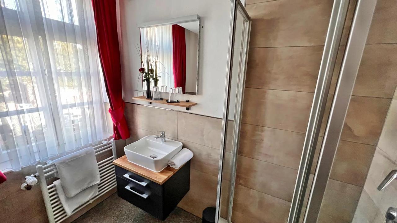 סלינגסטדט Hotel Zu Den Drei Kronen מראה חיצוני תמונה