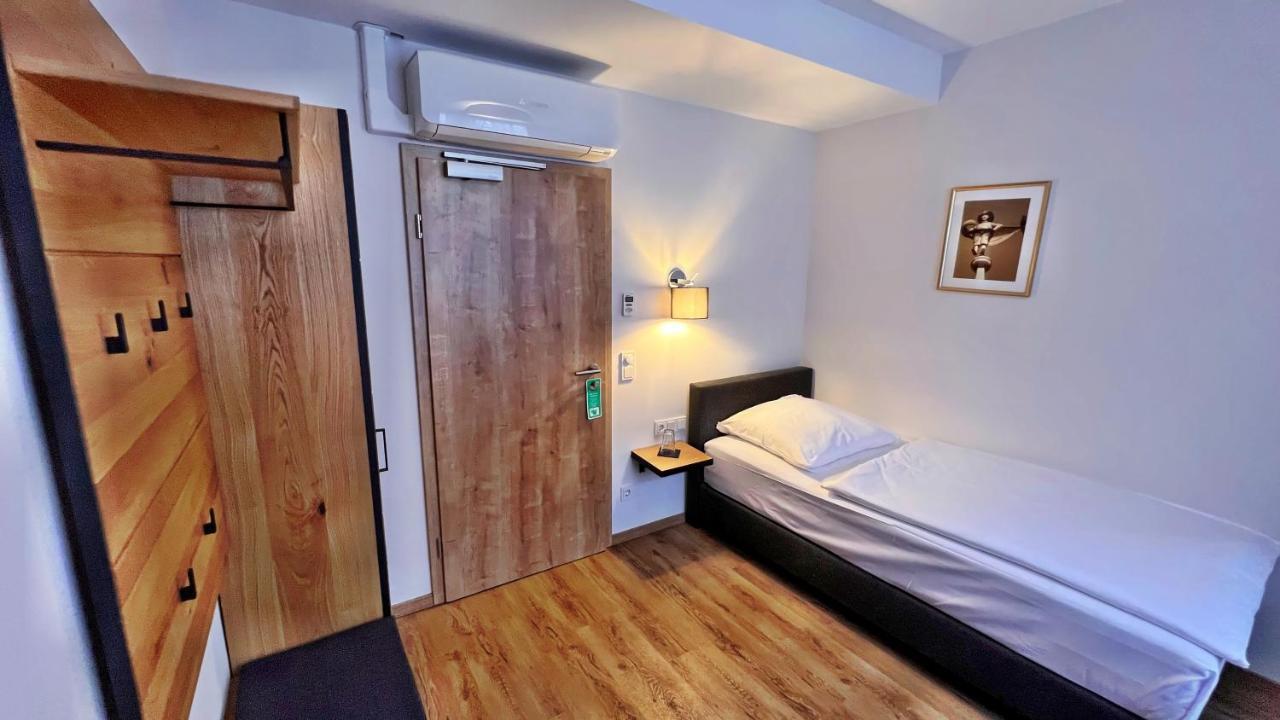 סלינגסטדט Hotel Zu Den Drei Kronen מראה חיצוני תמונה