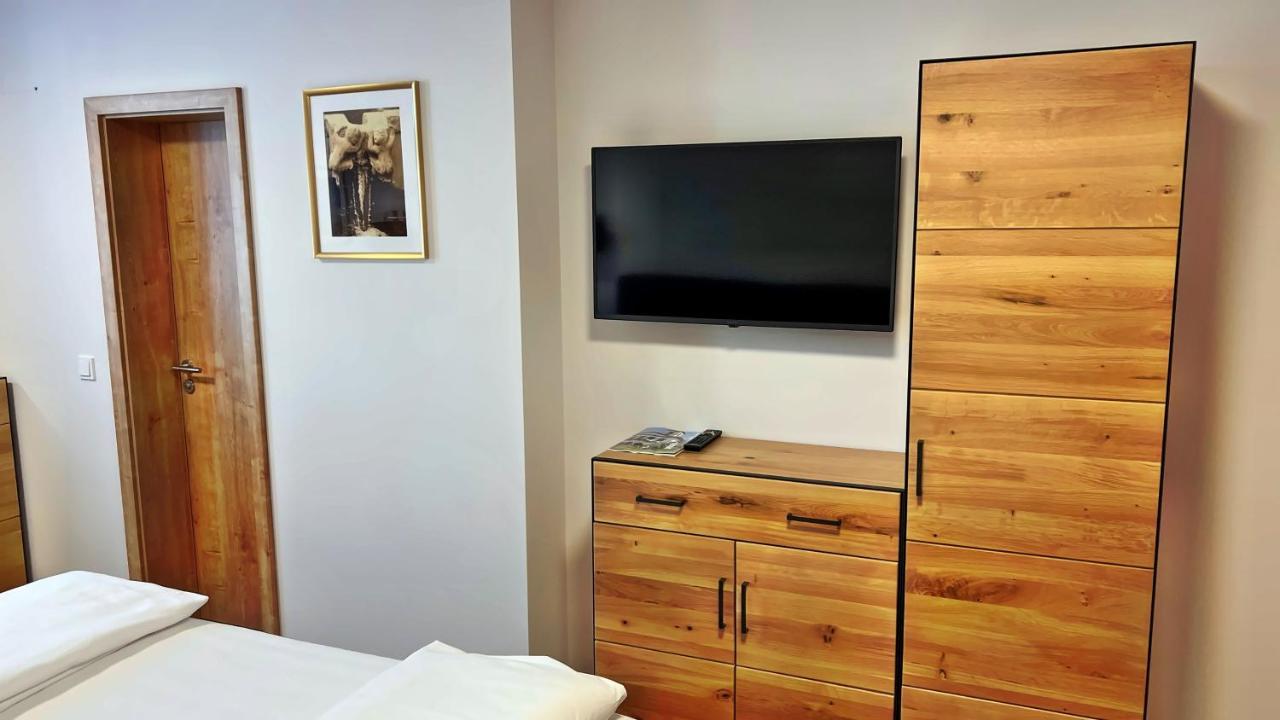 סלינגסטדט Hotel Zu Den Drei Kronen מראה חיצוני תמונה