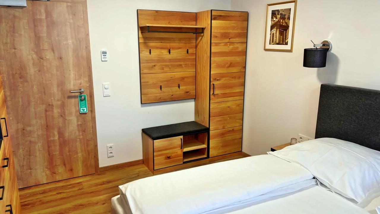סלינגסטדט Hotel Zu Den Drei Kronen מראה חיצוני תמונה