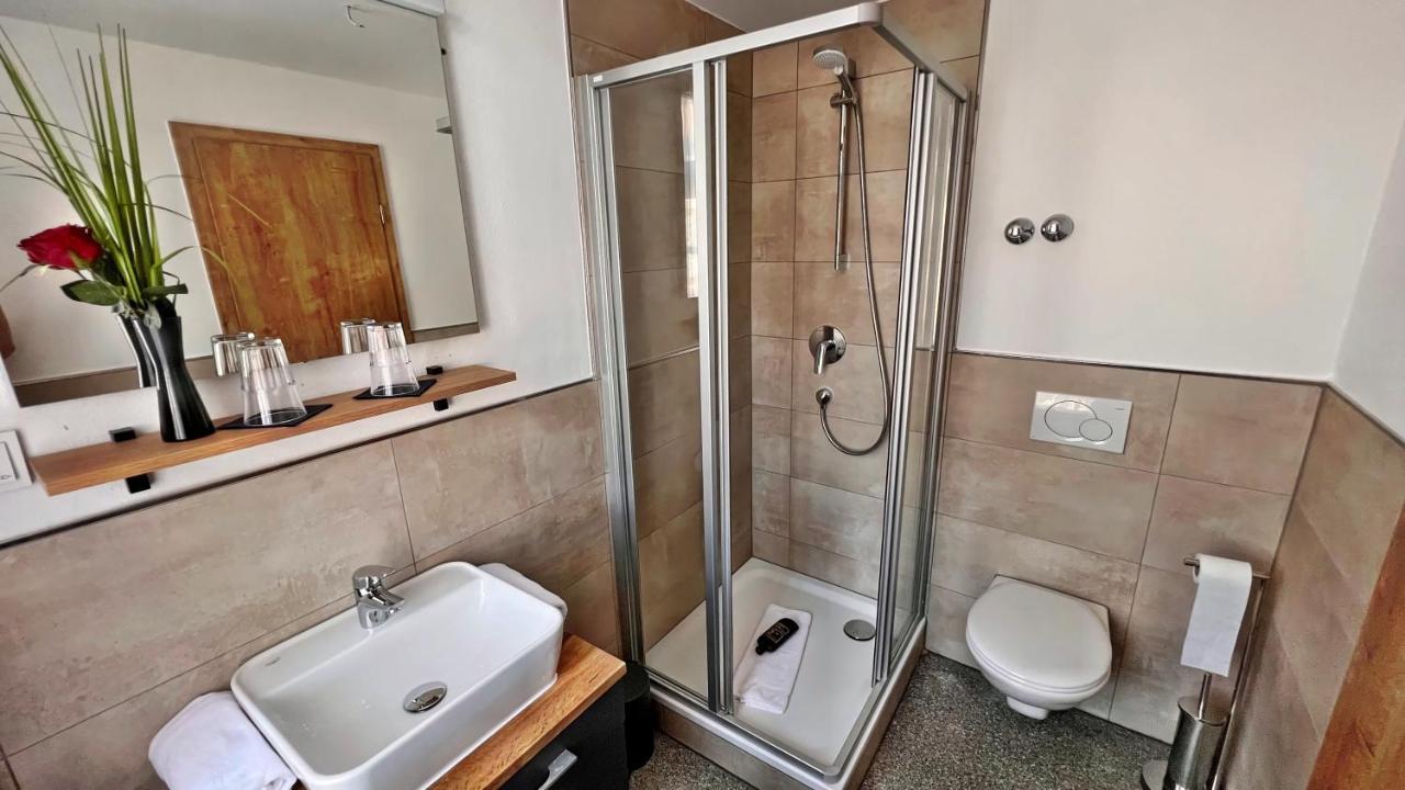סלינגסטדט Hotel Zu Den Drei Kronen מראה חיצוני תמונה