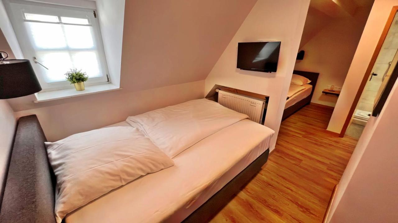 סלינגסטדט Hotel Zu Den Drei Kronen מראה חיצוני תמונה
