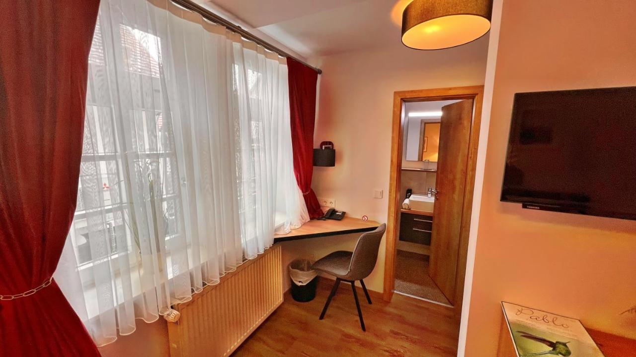 סלינגסטדט Hotel Zu Den Drei Kronen מראה חיצוני תמונה
