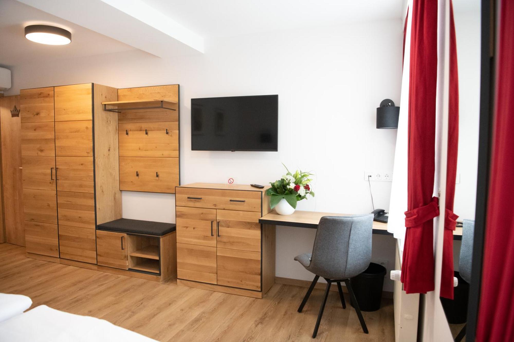 סלינגסטדט Hotel Zu Den Drei Kronen מראה חיצוני תמונה