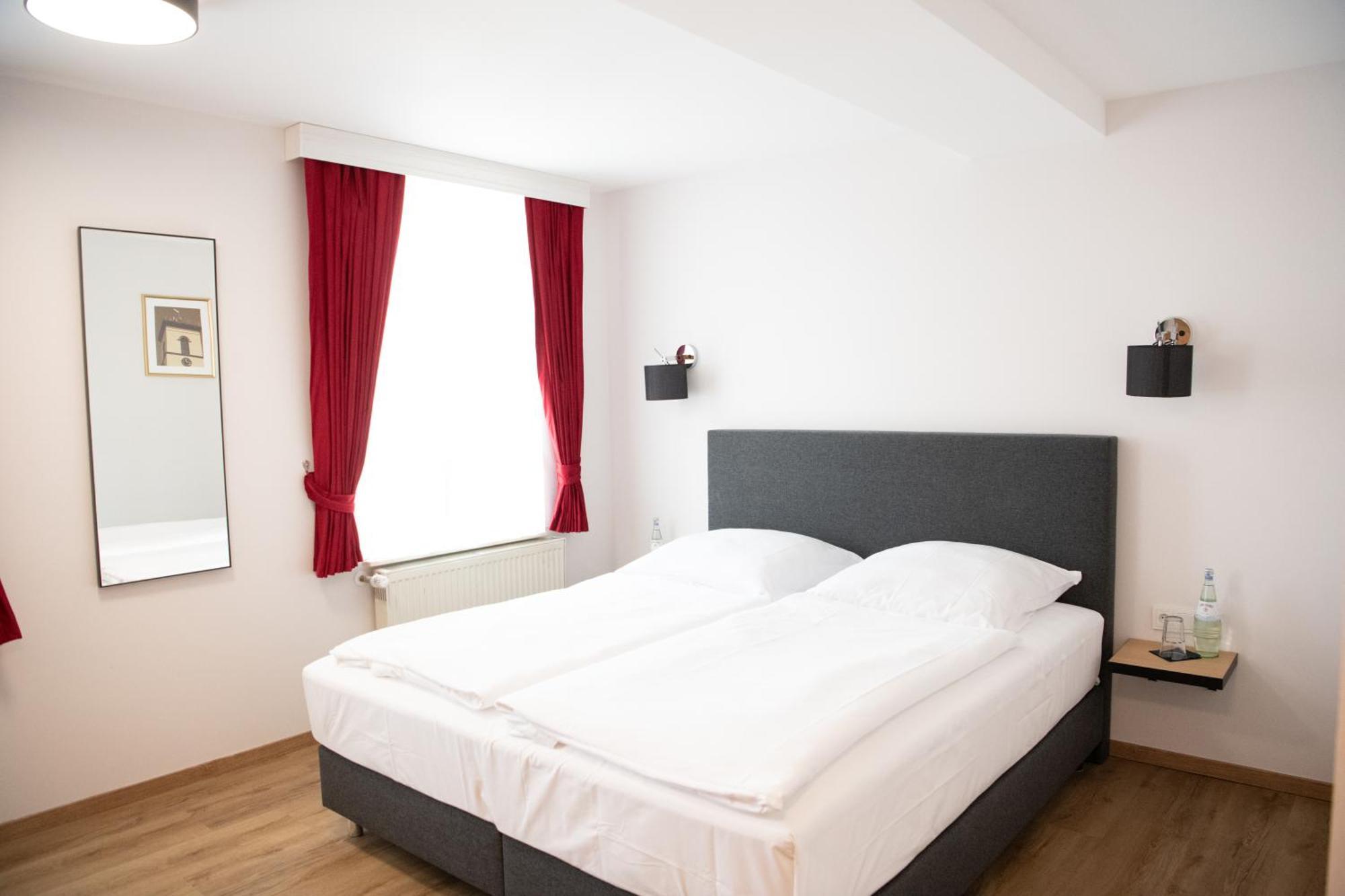 סלינגסטדט Hotel Zu Den Drei Kronen מראה חיצוני תמונה